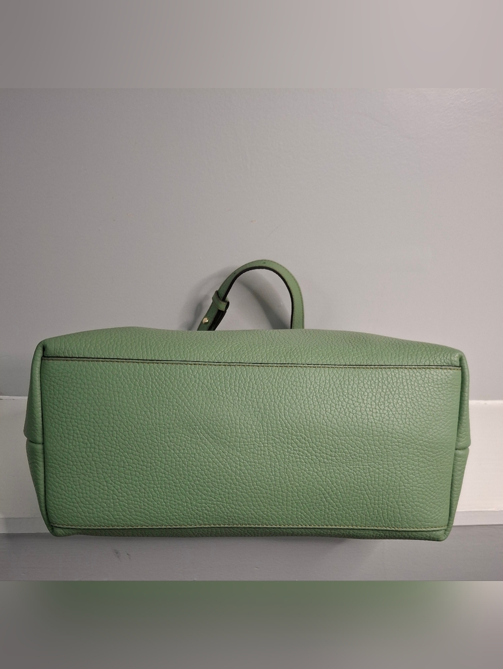 Furla Primula Green Leather Shoulder Bag with Gold Accent - Picture 3 of 5